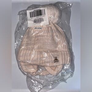 GAP Baby Cream Knit Beanie w/ Pom Pom 6–12M – New (Opened Packaging)